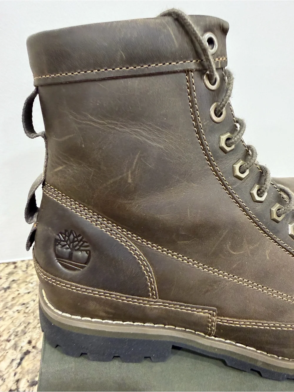 New-  Timberland Originals Olive Brown 6-Inch Lace-Up Boots